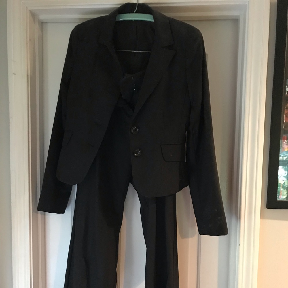 Women’s express suit, fine pin striped